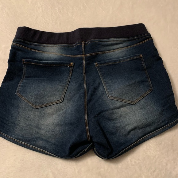 Stretchy waist band shorts - Picture 7 of 9